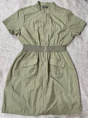 Justify olive utility mini dress with front zip and front pockets EUC